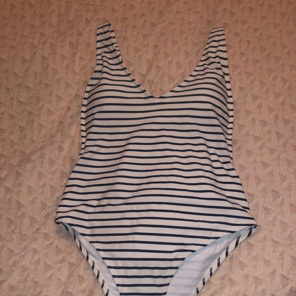 One piece bathing suit ☀️ Clean-out sale! ☀️